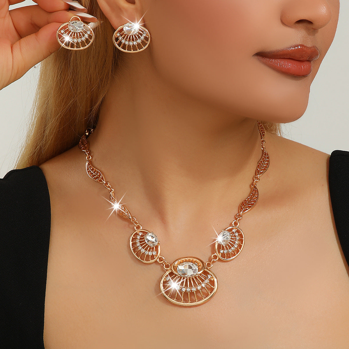 2 Pieces Set Exaggerated Heart Shape Jewelry Set For Women In Electroplated Alloy