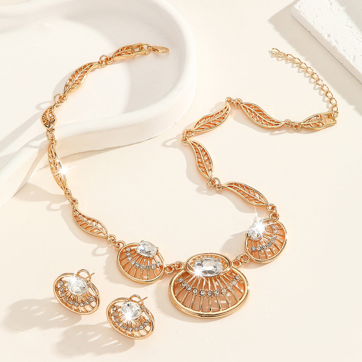 2 Pieces Set Exaggerated Heart Shape Jewelry Set For Women In Electroplated Alloy
