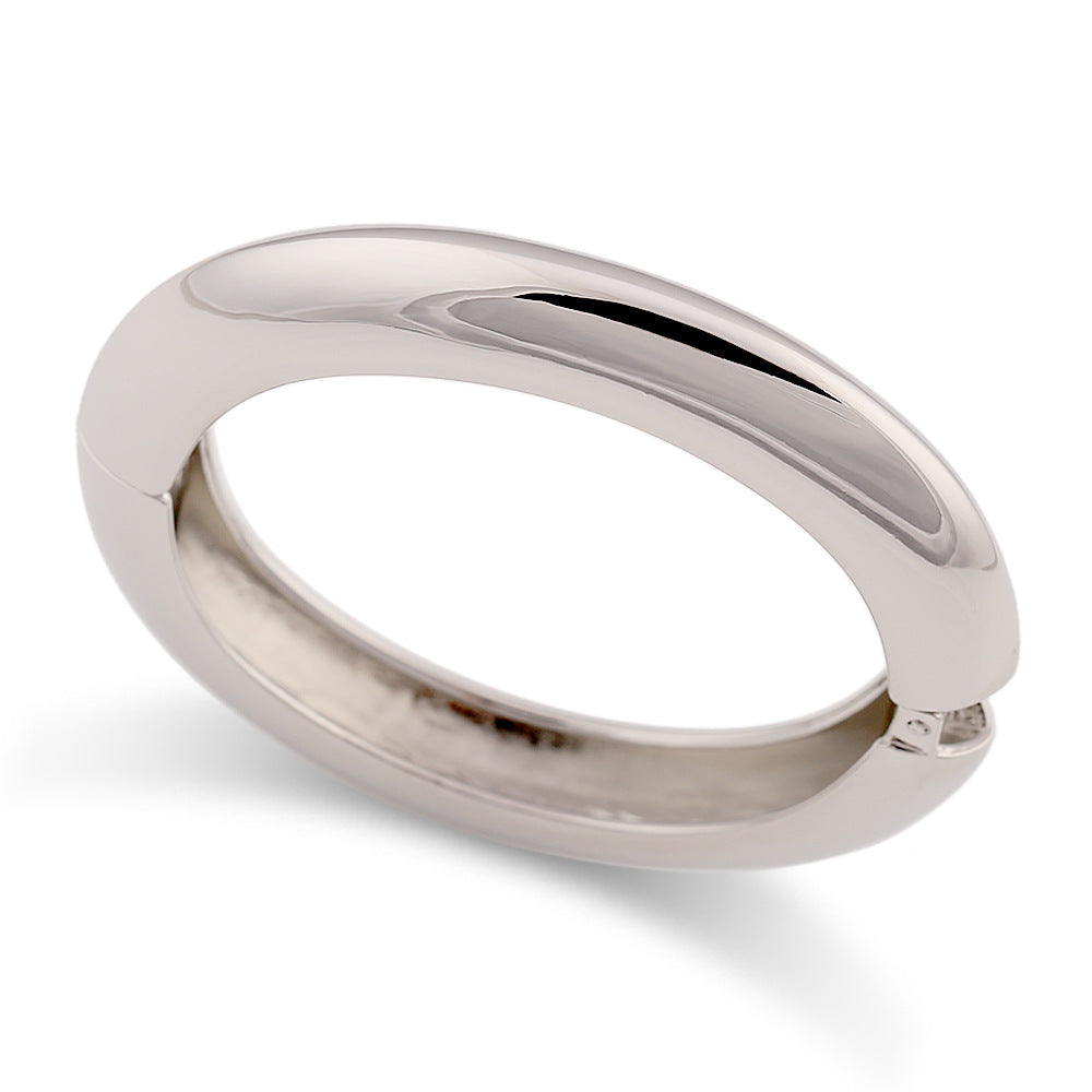 Exaggerated Round Gold Bangle Made Of Zinc Alloy Featuring Electroplated Finish For Daily Wear