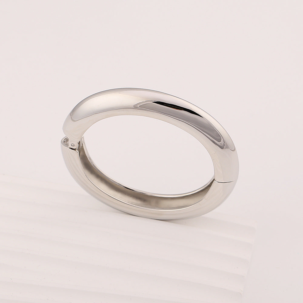 Exaggerated Round Gold Bangle Made Of Zinc Alloy Featuring Electroplated Finish For Daily Wear