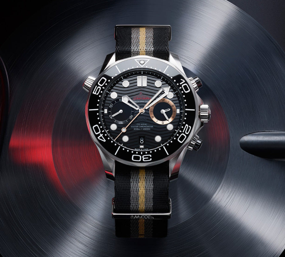 Men's Quartz Watch With Round Dial And Crystal Glass Mirror Featuring Nylon Belt Strap And Pin Buckle