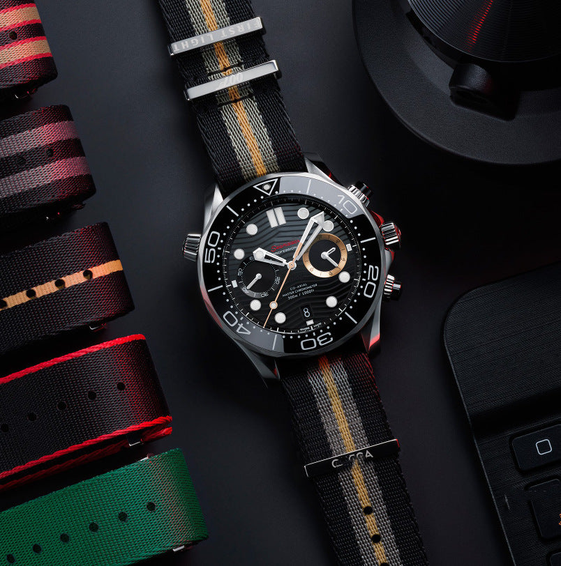 Men's Quartz Watch With Round Dial And Crystal Glass Mirror Featuring Nylon Belt Strap And Pin Buckle