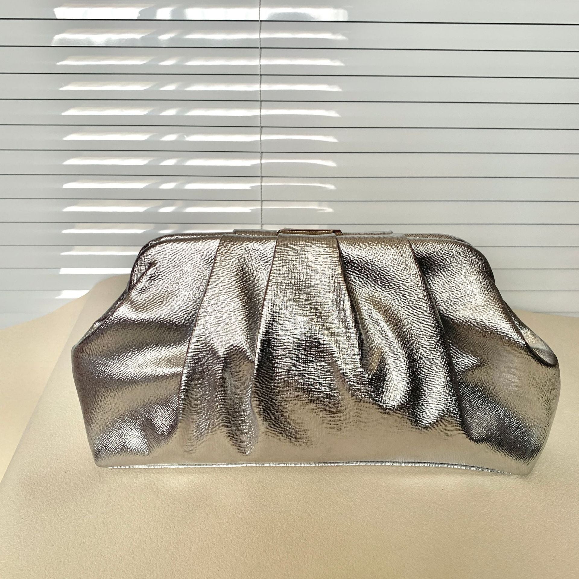 Clouds PU Leather Cloud Shape Crossbody Bag For Women With Stylish Chain Strap