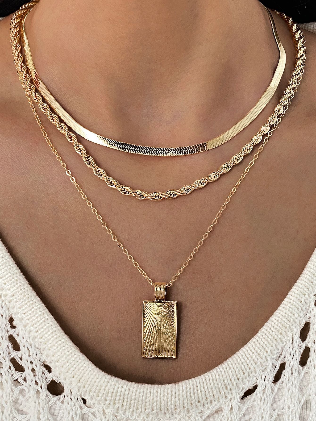 Geometric Necklace For Women With Alloy Twisted Rope Chain, Electroplated Finish, And Alloy Pendant