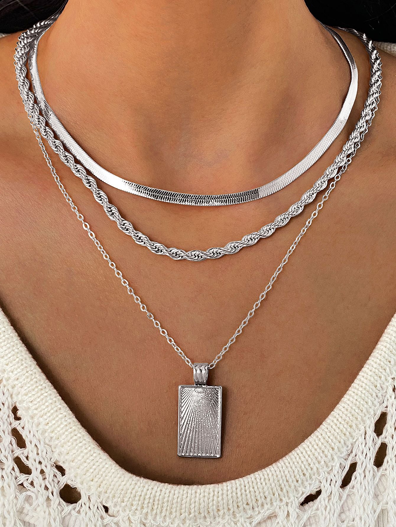 Geometric Necklace For Women With Alloy Twisted Rope Chain, Electroplated Finish, And Alloy Pendant