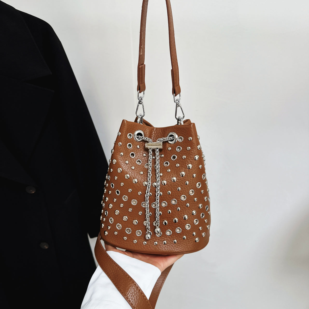 Adult PU Leather Bucket Crossbody Bag For Women Featuring Rivet Design, Suitable For All Seasons