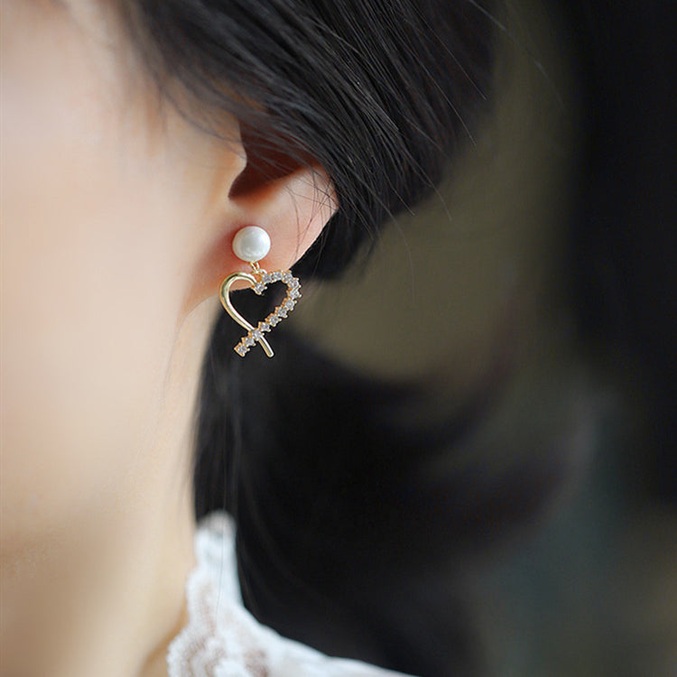 Handmade Sweet Heart Shape Stud Earrings For Women In Golden Plated Alloy With Rhinestone Inlay