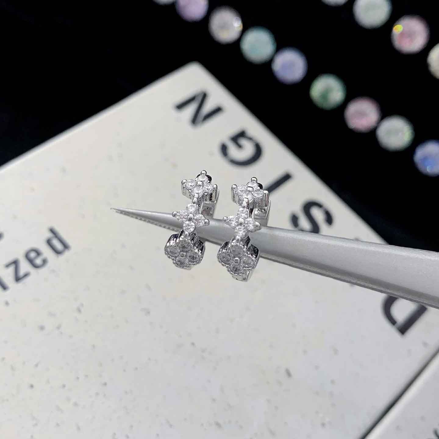 Lucky Heart Stud Earrings In Titanium Steel With Platinum Plated Finish And Zircon Inlay, Unisex Design