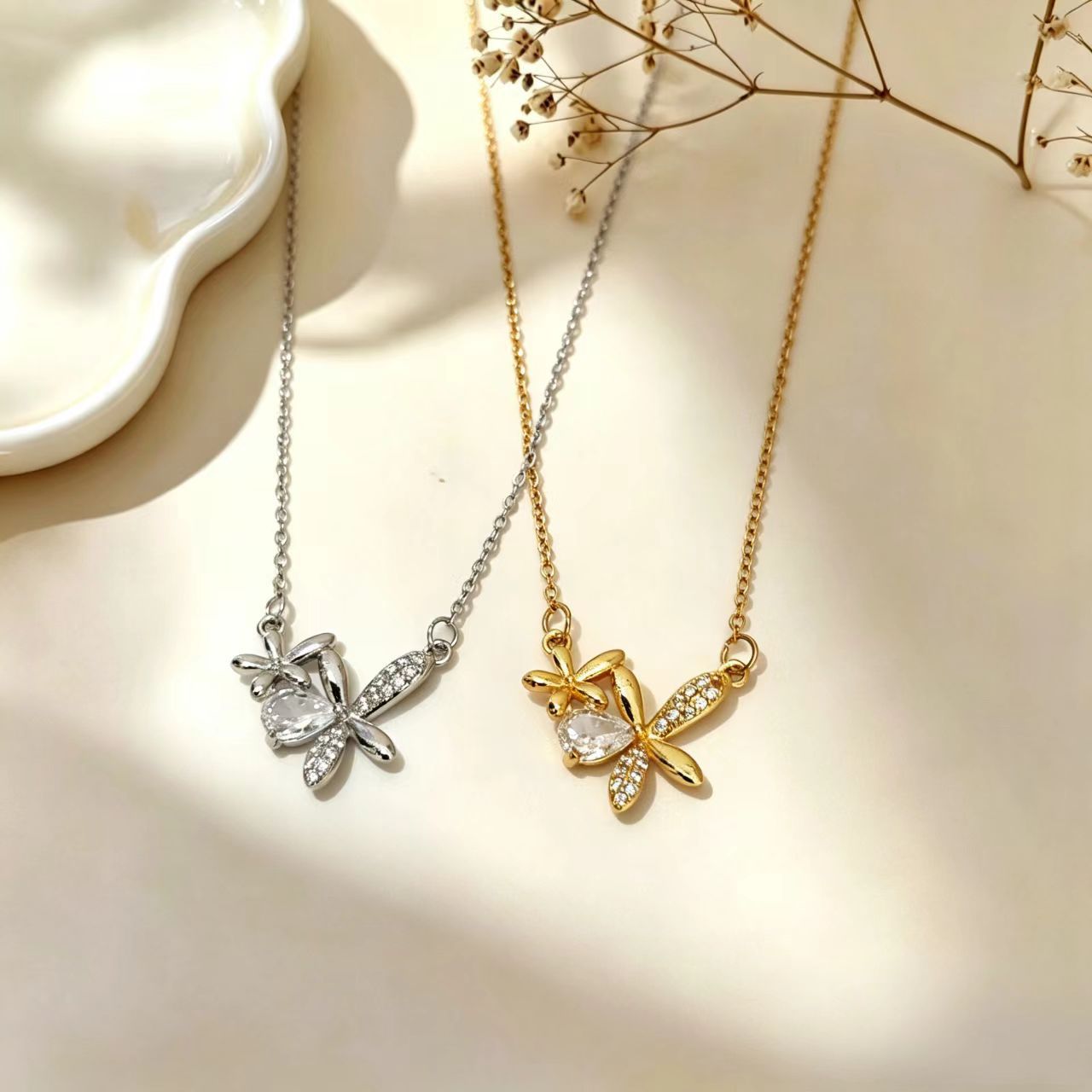 Gold Flowers Necklace For Women In Titanium Steel With Copper Pendant And Zircon Inlay On Cable Chain