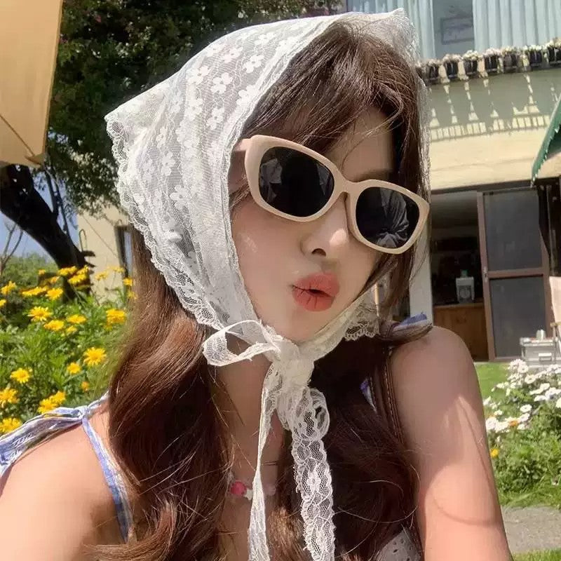 French Style Women’s Tartan Hat Accessories Featuring Chiffon Material With Side Of Fungus Design