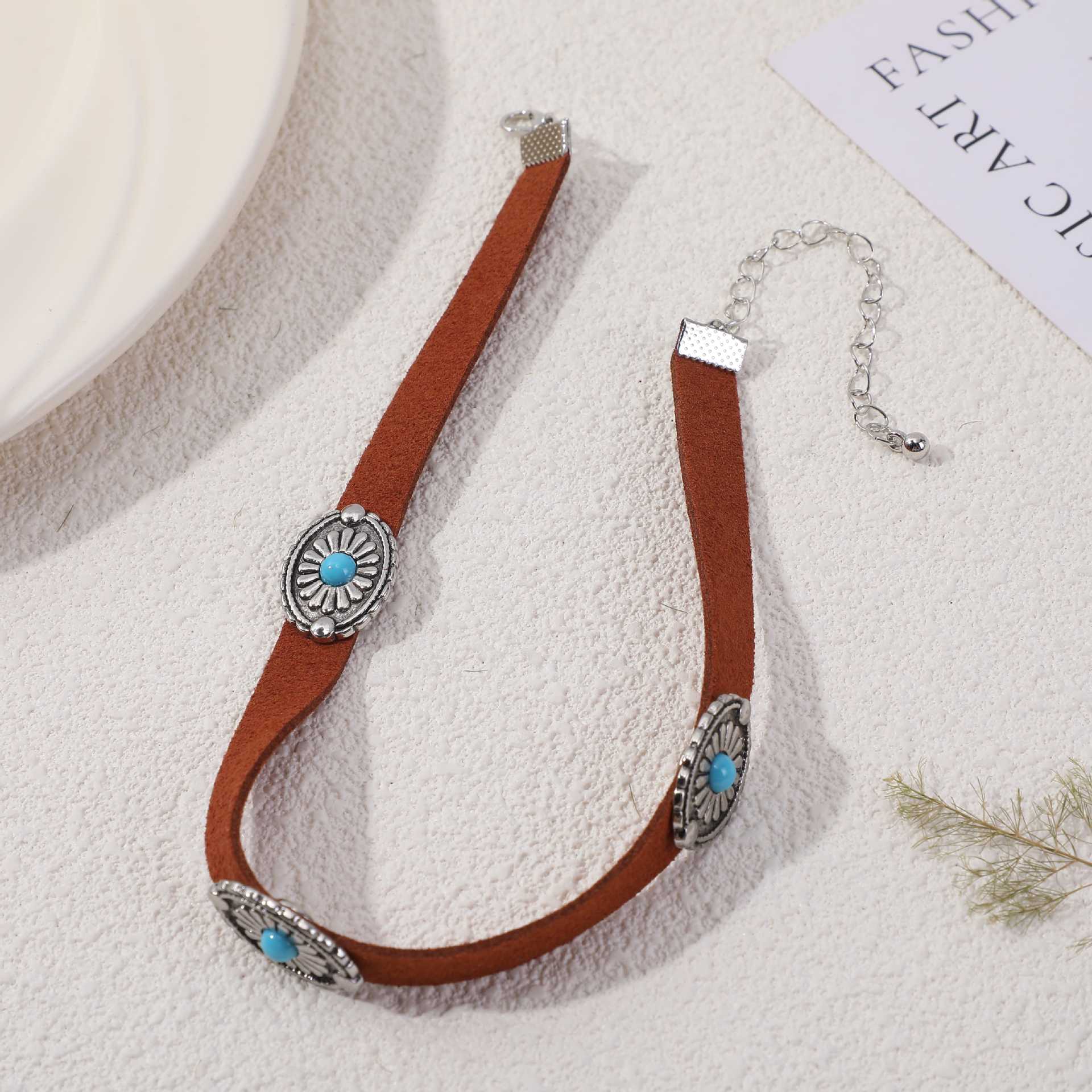 Bohemian Flowers Choker Necklace For Women Featuring Alloy Chain And Alloy Pendant