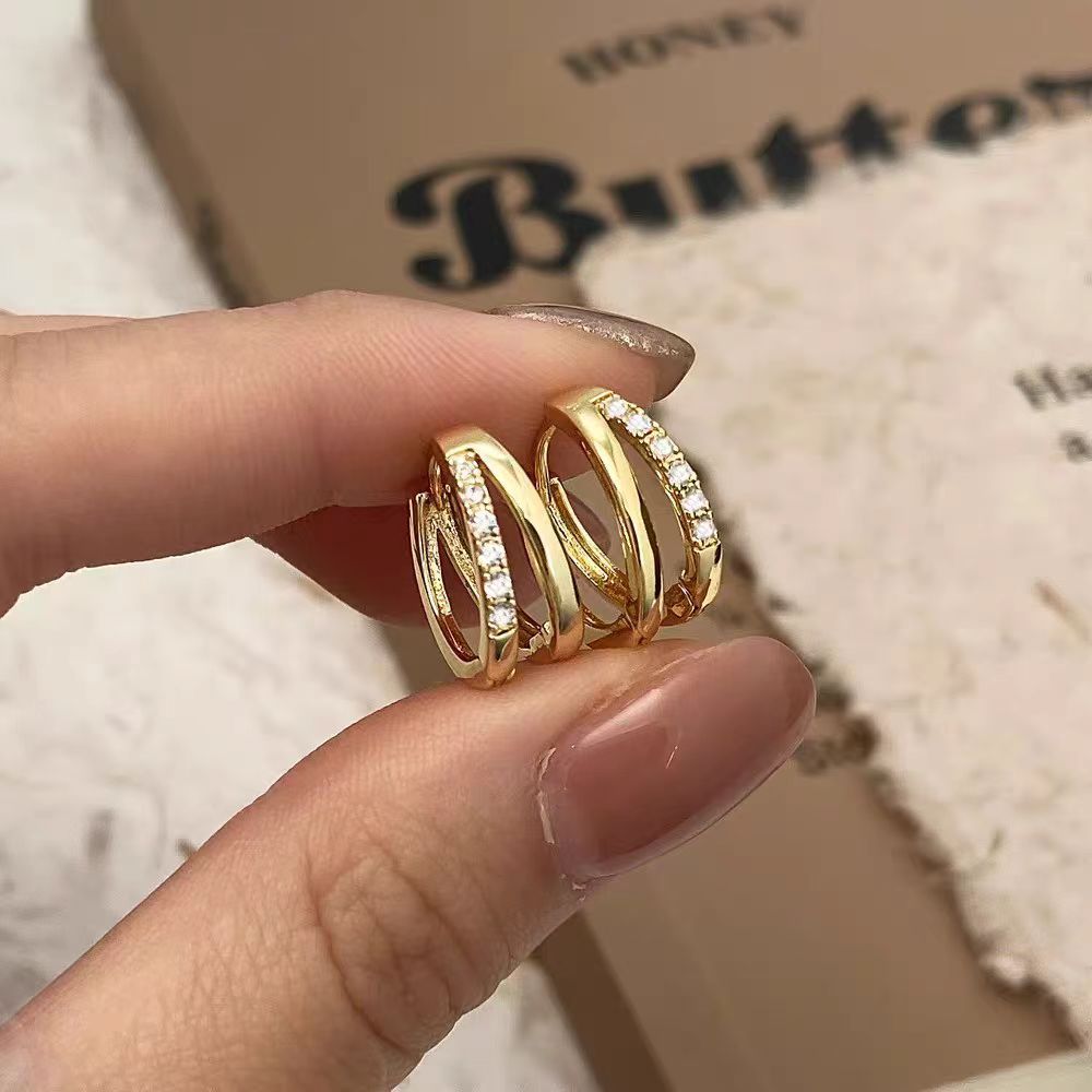 Luxurious Circle Hoop Earrings For Women In Copper Alloy With Golden Plated Bezel Setting And Zircon Inlay