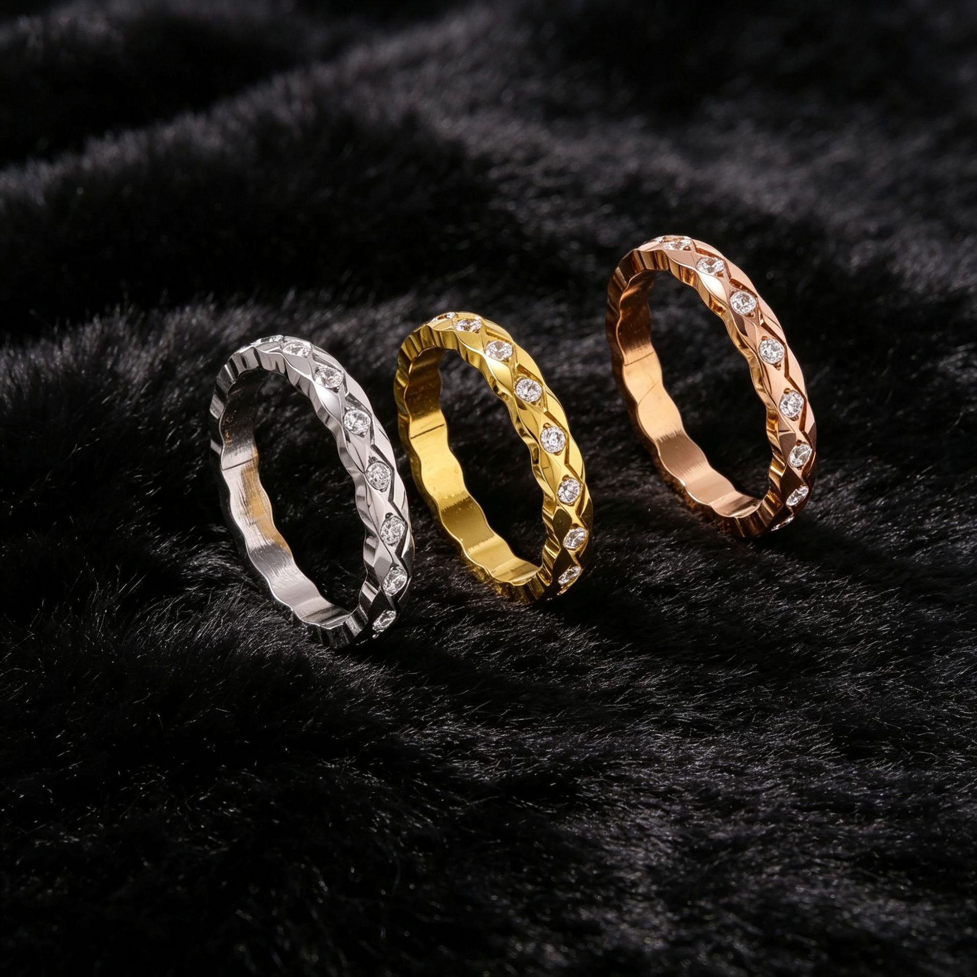 Lingge CNC Gold Band Ring For Unisex, Made Of 304 Stainless Steel With Rhinestone Inlay