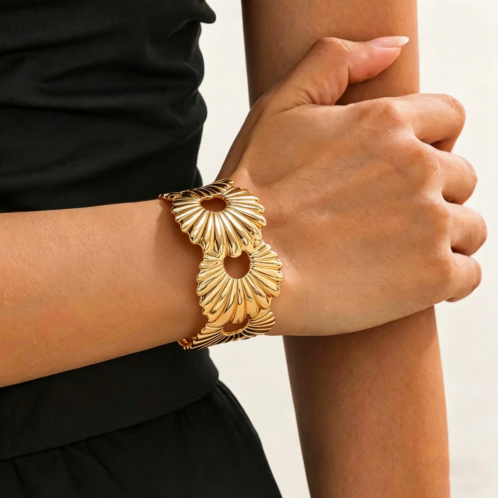 Elegant Stripe Waterproof Non Tarnish Couple Cuff Bracelets In 304 Stainless Steel With Golden Plated Coating 0.05µm-0.08µm