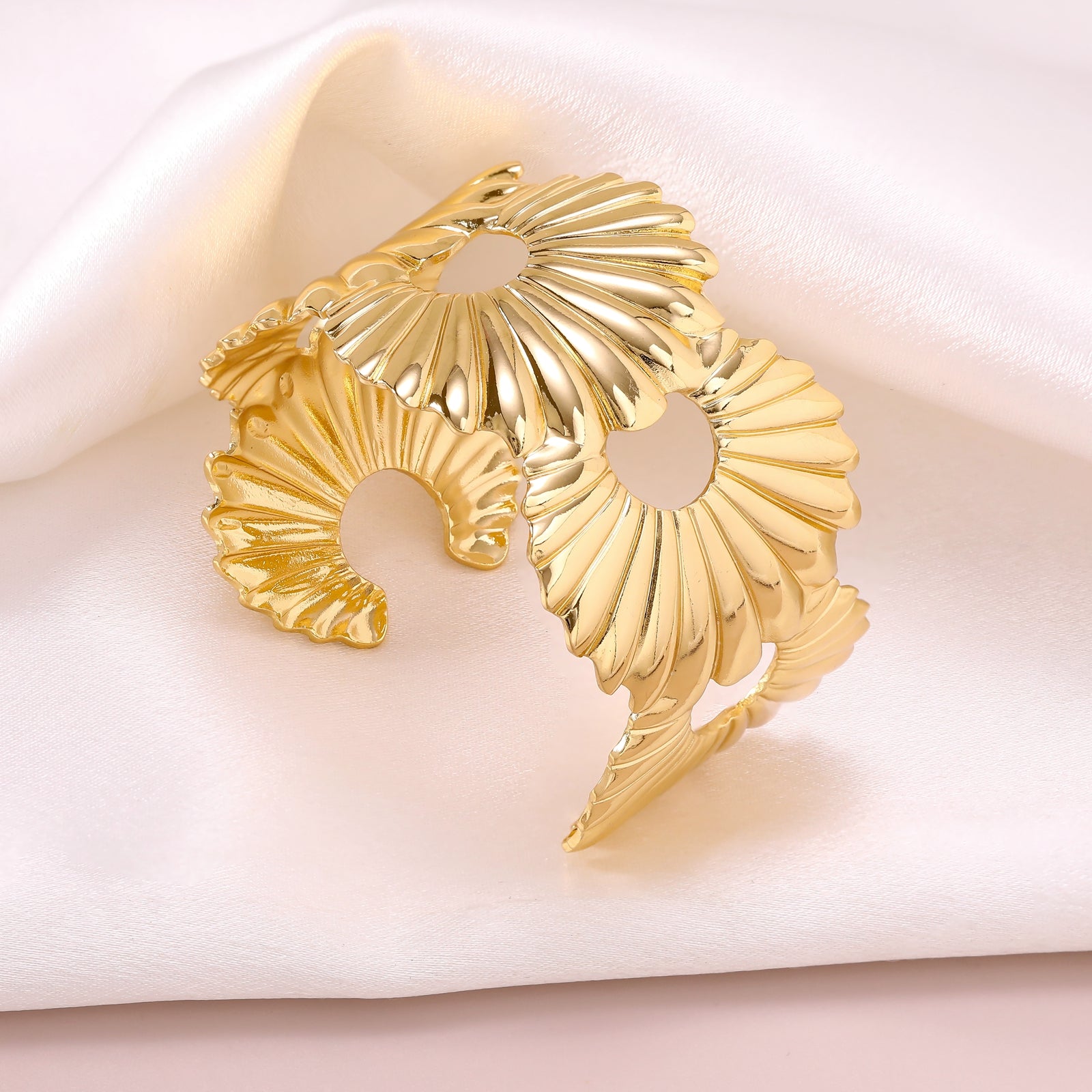 Elegant Stripe Waterproof Non Tarnish Couple Cuff Bracelets In 304 Stainless Steel With Golden Plated Coating 0.05µm-0.08µm