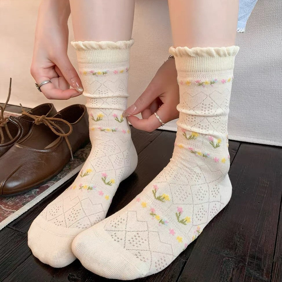 Ditsy Floral New Style Cotton Socks For Women In White, Perfect For Summer Sports And Casual Wear
