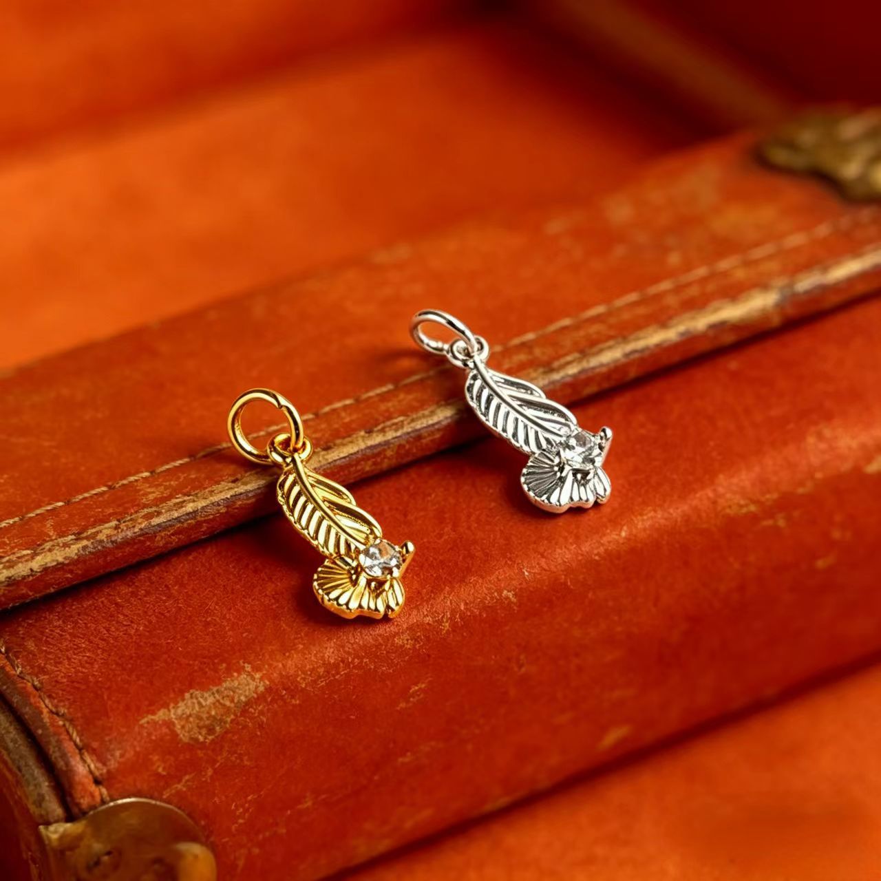 Feather Copper Pendant With Zircon Inlay, Gold Tone, Commute Style Jewelry Accessory