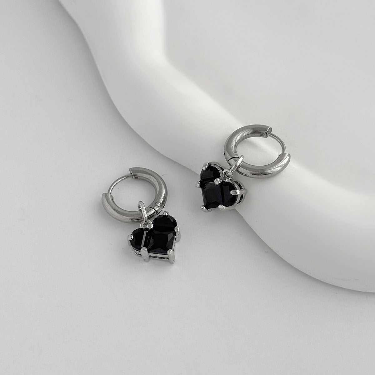 Heart Shape Earrings For Women In Dyed Black With Zircon Inlay Featuring Copper Ear Pins