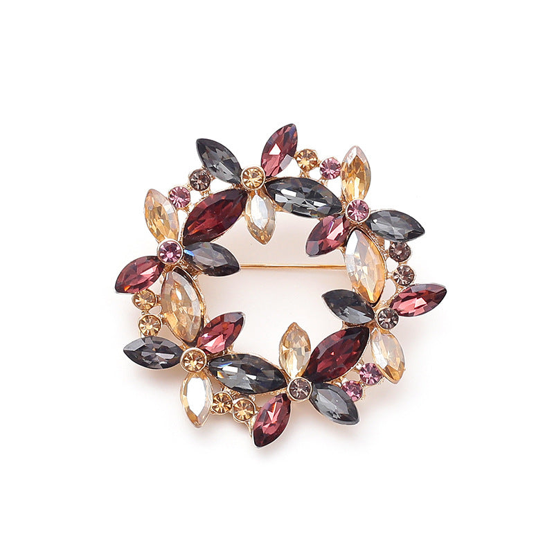 Flowers Pin Made Of Zinc Alloy Featuring Rhinestones Craftsmanship