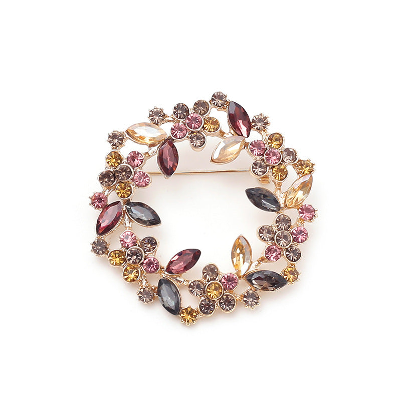 Flowers Pin Made Of Zinc Alloy Featuring Rhinestones Craftsmanship