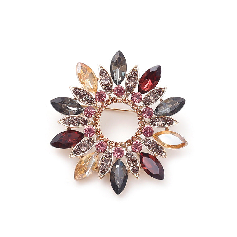 Flowers Pin Made Of Zinc Alloy Featuring Rhinestones Craftsmanship