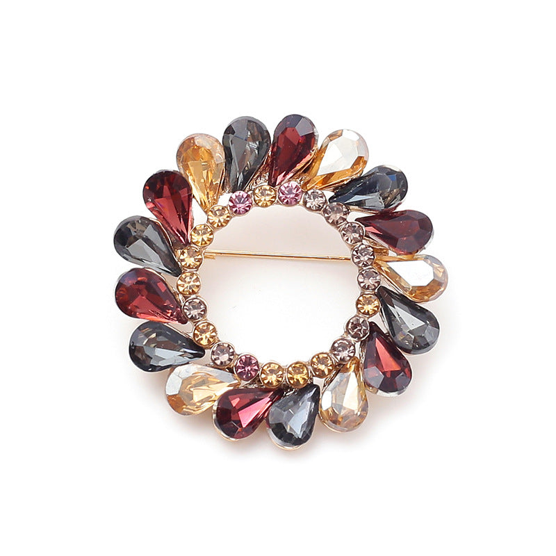 Flowers Pin Made Of Zinc Alloy Featuring Rhinestones Craftsmanship