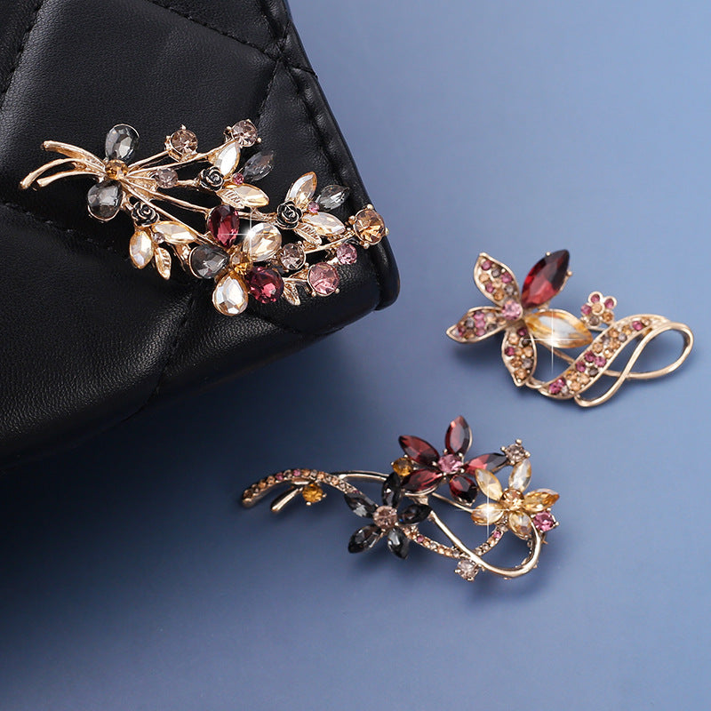 Flowers Pin Made Of Zinc Alloy Featuring Rhinestones Craftsmanship