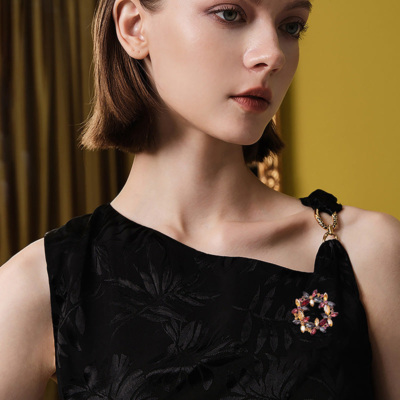 Flowers Pin Made Of Zinc Alloy Featuring Rhinestones Craftsmanship