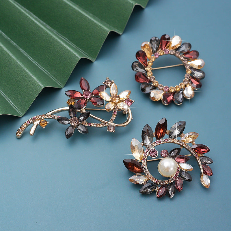 Flowers Pin Made Of Zinc Alloy Featuring Rhinestones Craftsmanship