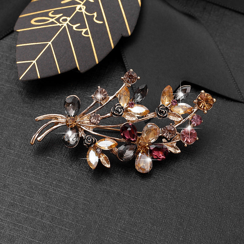 Flowers Pin Made Of Zinc Alloy Featuring Rhinestones Craftsmanship