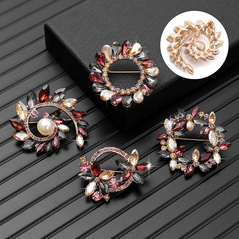 Flowers Pin Made Of Zinc Alloy Featuring Rhinestones Craftsmanship
