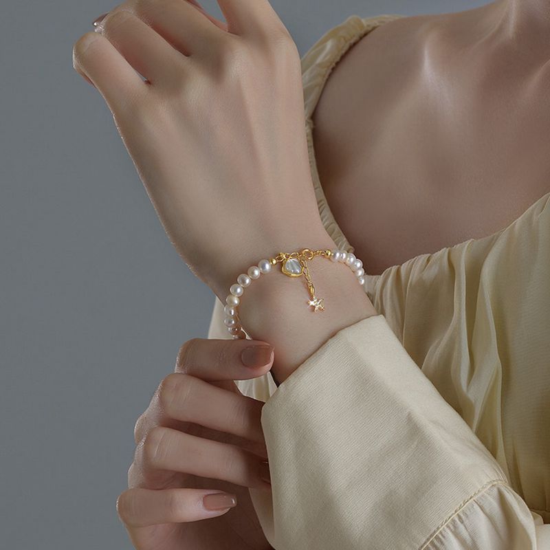 Baroque Style Freshwater Pearl Shell Bracelet For Women Featuring Unique Baroque Pearl Inlay