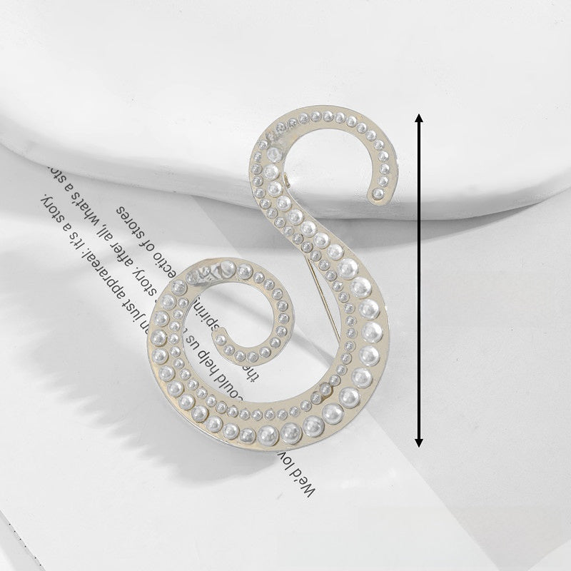Gold Alloy Pin Featuring Artificial Pearl Inlay With Elegant Pearl Craftsmanship