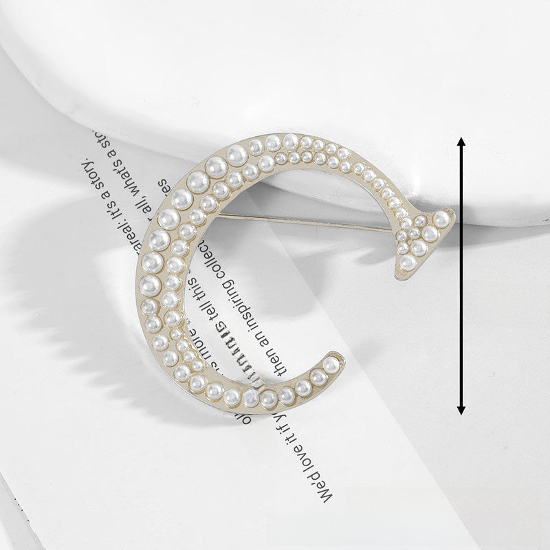 Gold Alloy Pin Featuring Artificial Pearl Inlay With Elegant Pearl Craftsmanship