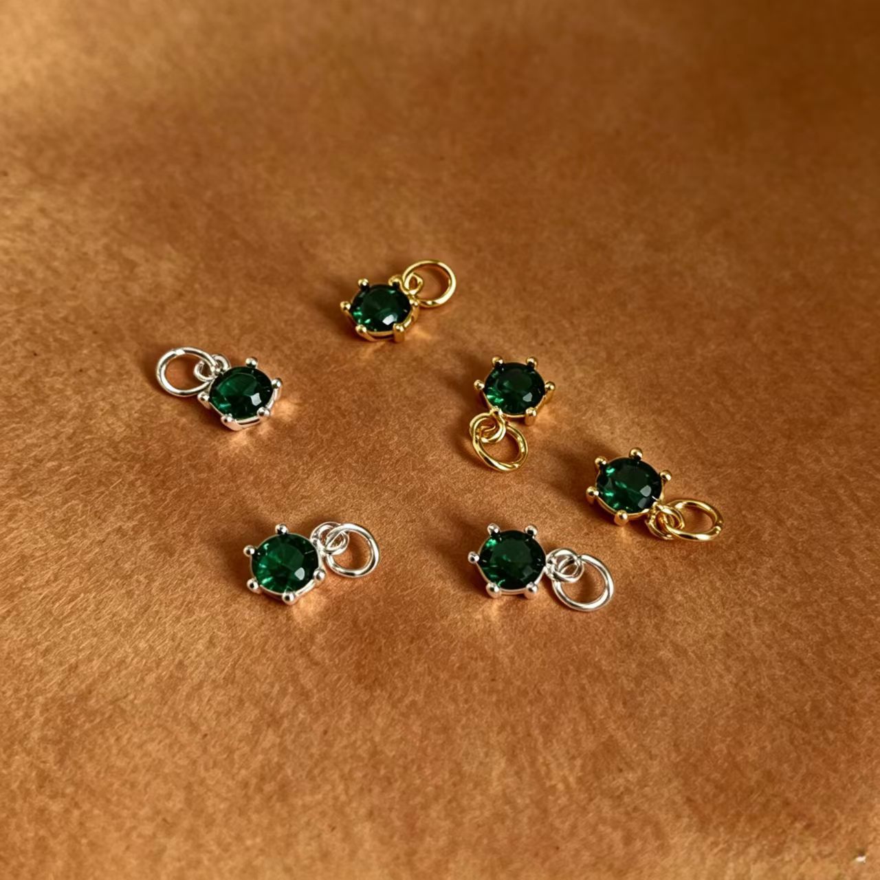 Gold Copper Circle Pendant With 5mm Diameter Featuring Claw Setting And Zircon Inlay For Jewelry Making