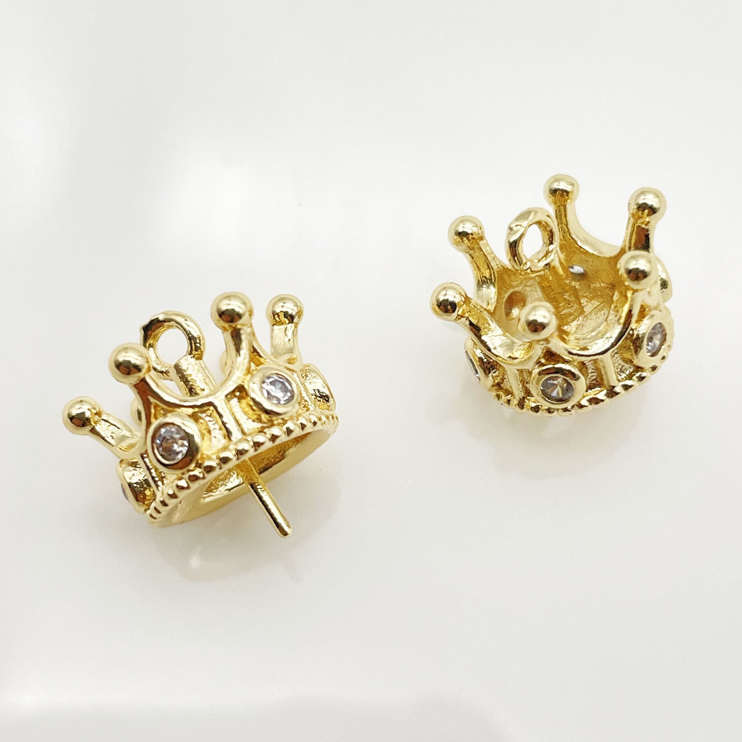 Crown Pendant Made Of Copper With 18K Real Gold Plated Finish Featuring Electroplated Craftsmanship