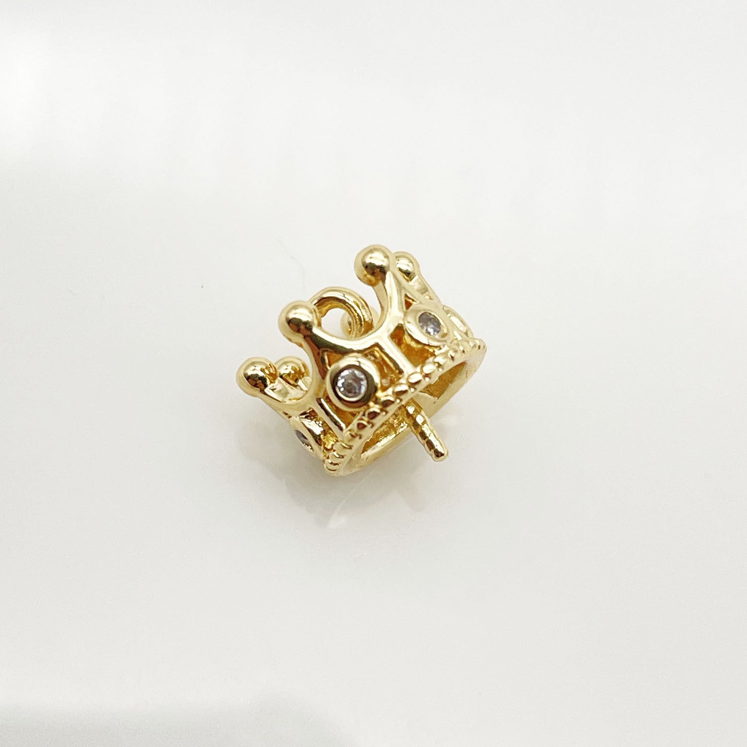 Crown Pendant Made Of Copper With 18K Real Gold Plated Finish Featuring Electroplated Craftsmanship