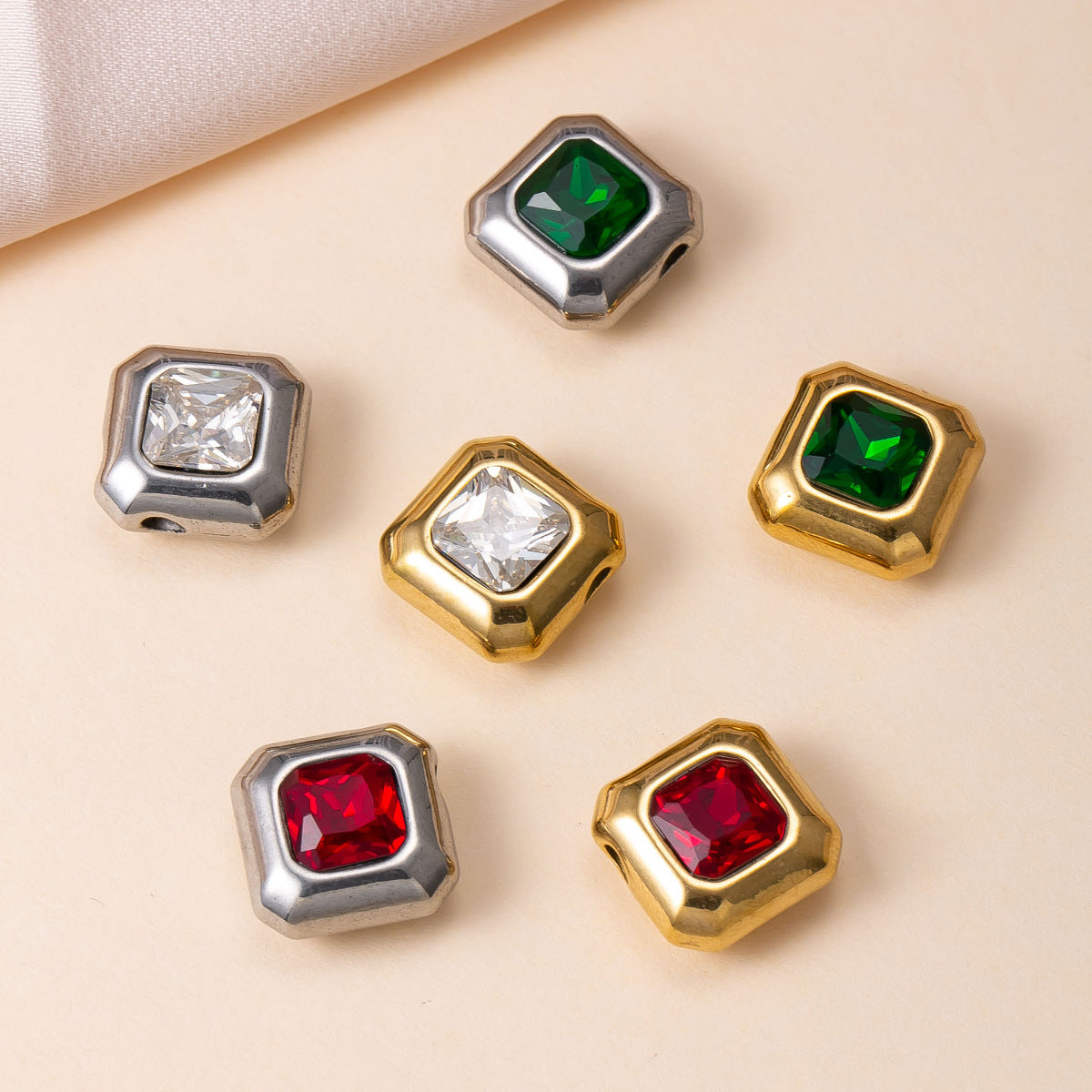 Geometric Pendant In 304 Stainless Steel With Zircon Inlay, Electroplated And PVD Coated Gold Plating Process Jewelry Accessory