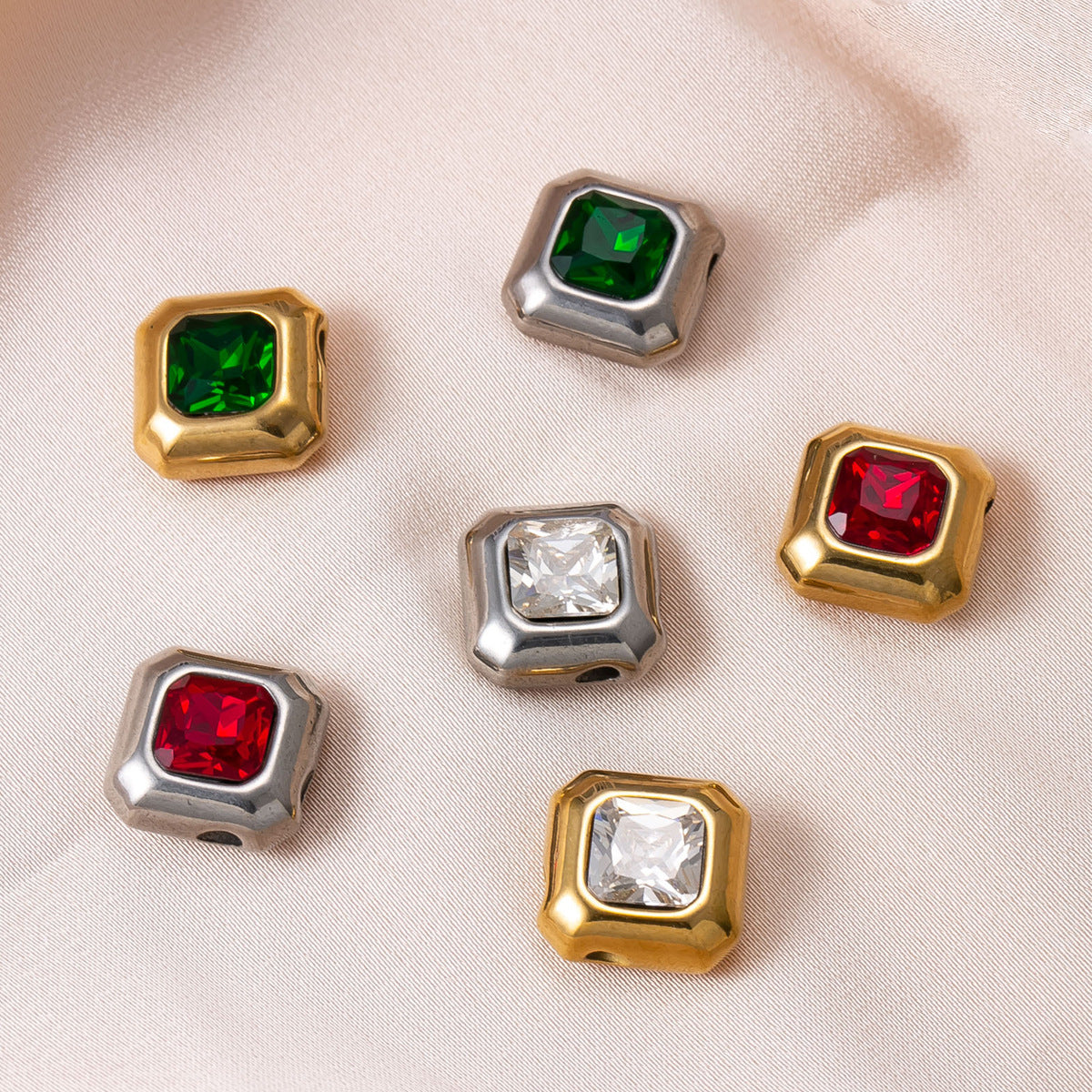 Geometric Pendant In 304 Stainless Steel With Zircon Inlay, Electroplated And PVD Coated Gold Plating Process Jewelry Accessory