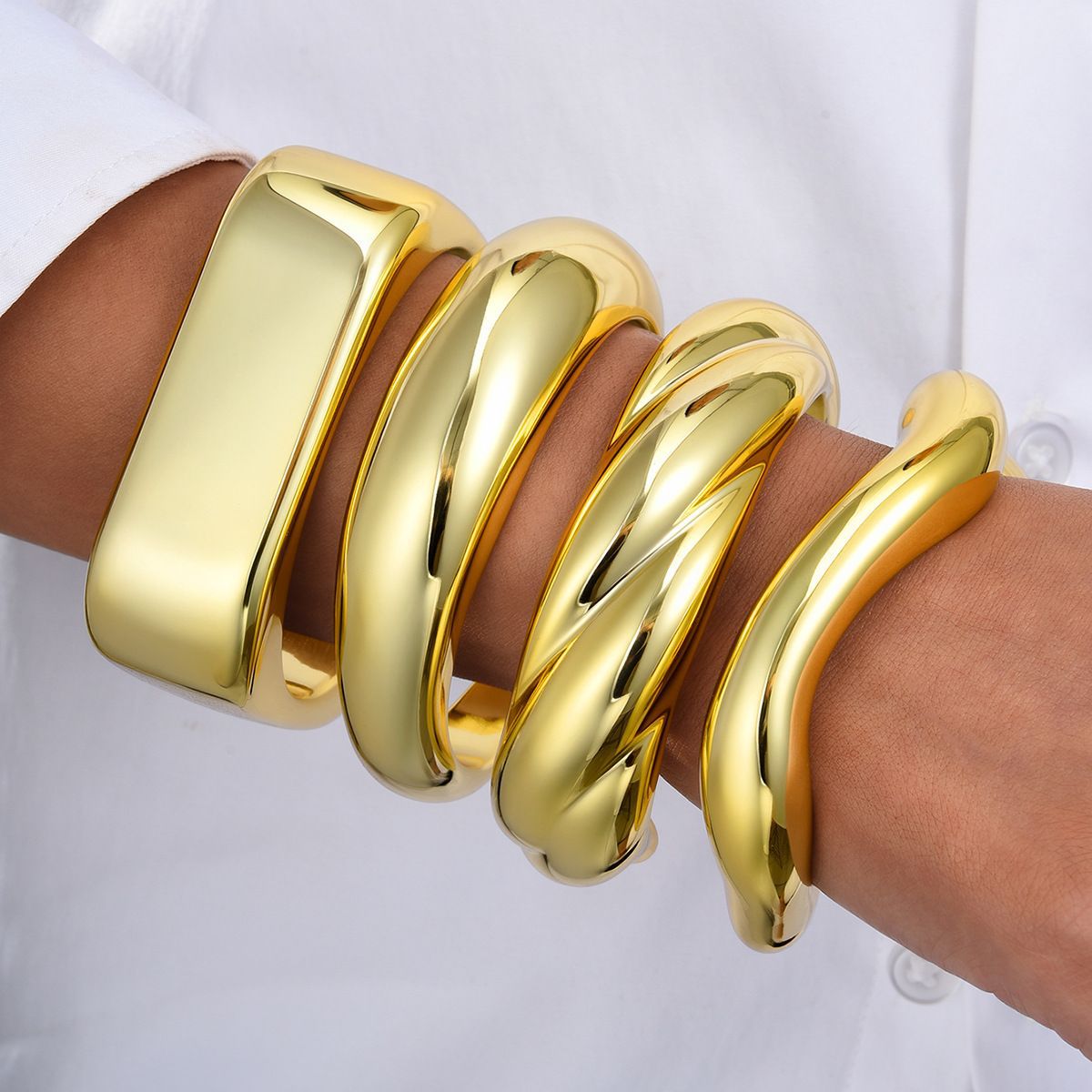 Exaggerated Twist Bangle For Women With Electroplated Gold Plating, 4 Pieces Set