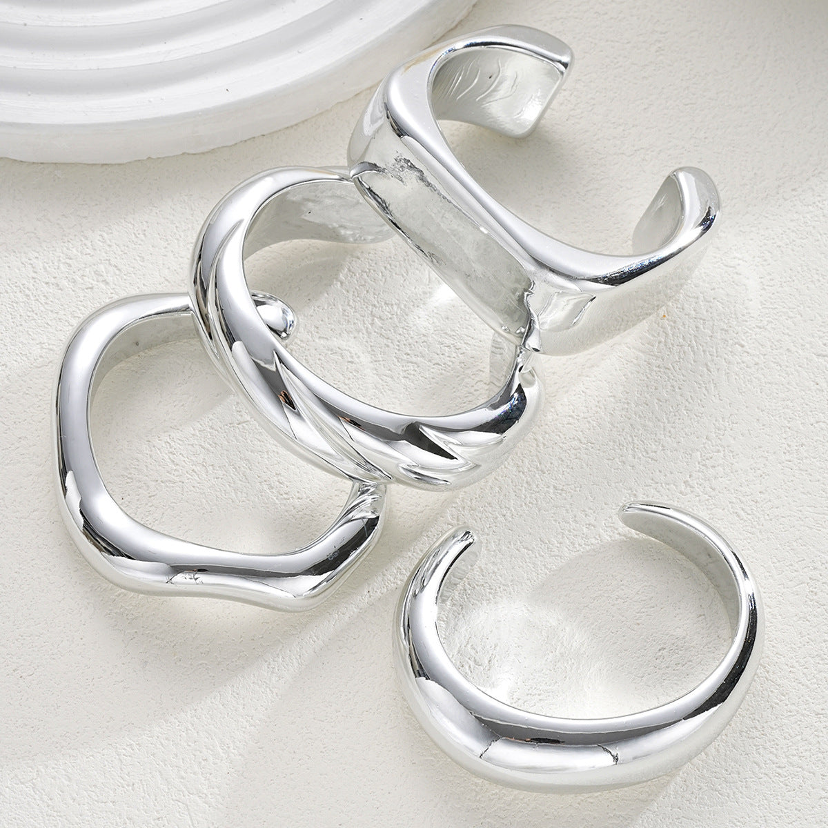 Exaggerated Twist Bangle For Women With Electroplated Gold Plating, 4 Pieces Set