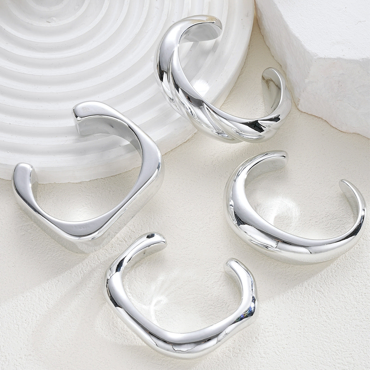 Exaggerated Twist Bangle For Women With Electroplated Gold Plating, 4 Pieces Set