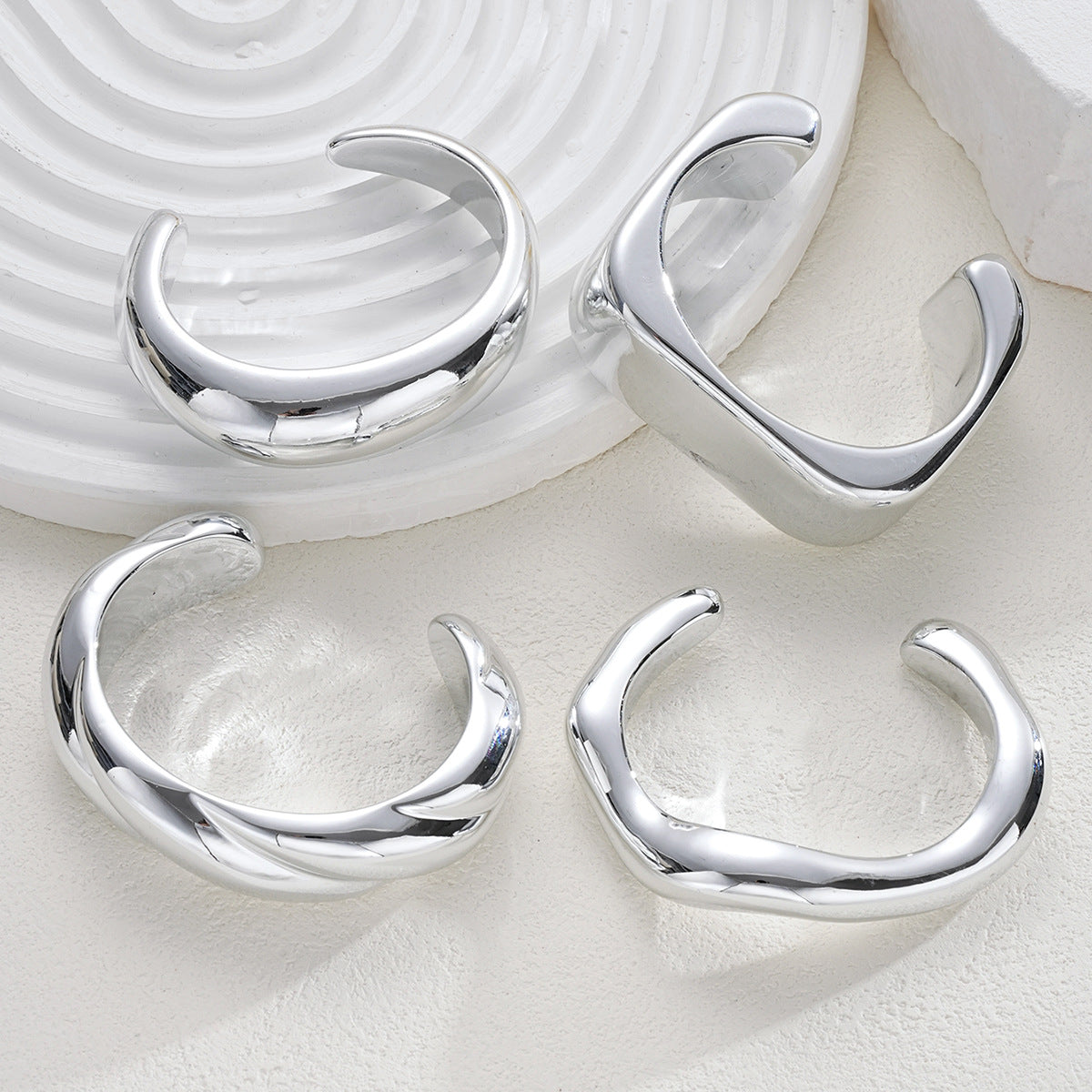 Exaggerated Twist Bangle For Women With Electroplated Gold Plating, 4 Pieces Set