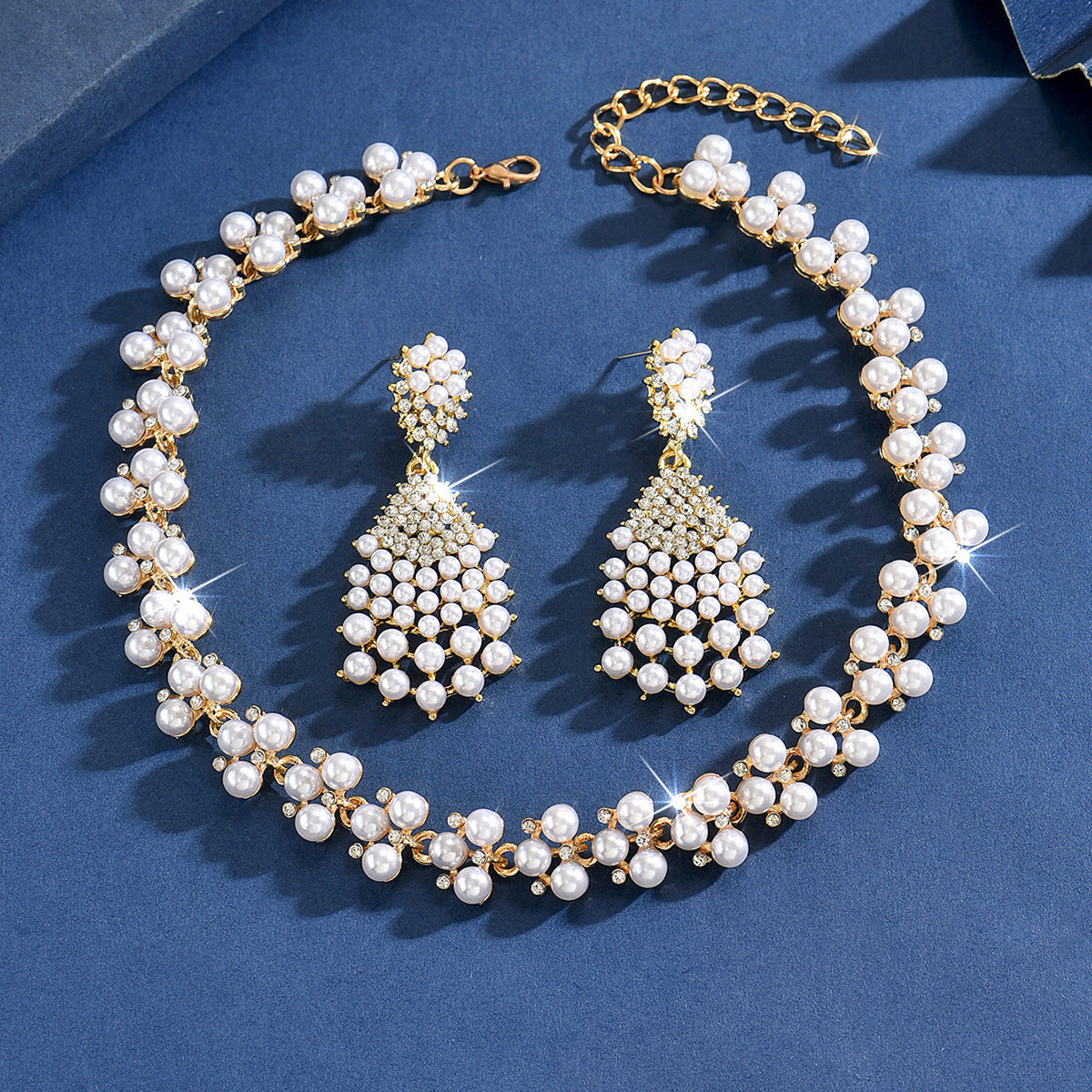 Elegant Geometric Necklace For Women In Alloy With Electroplated Finish And Rhinestone Embellishments