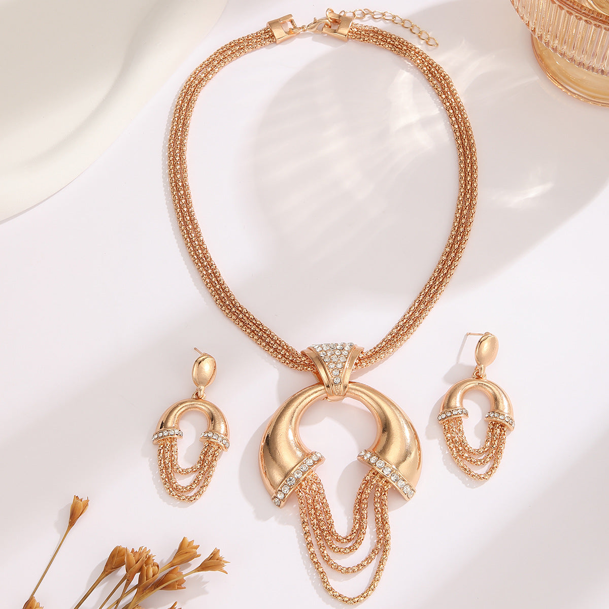 Exaggerated Anchor Tassel Necklace For Women With Electroplated Alloy And Rhinestone Inlay