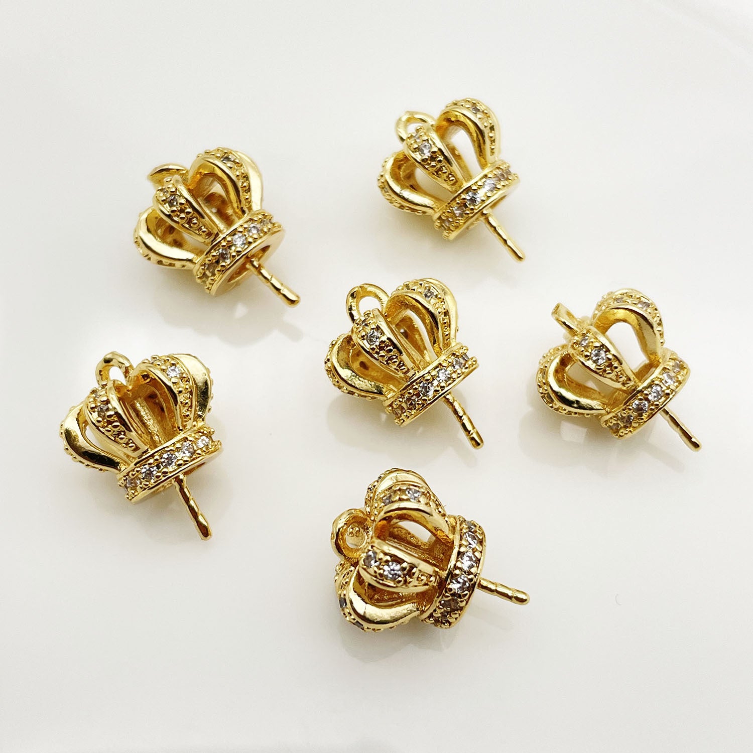 Crown Pendant In Copper With 18K Real Gold Plated Electroplated Finish Featuring Zircon Inlay, Baroque Style DIY Jewelry