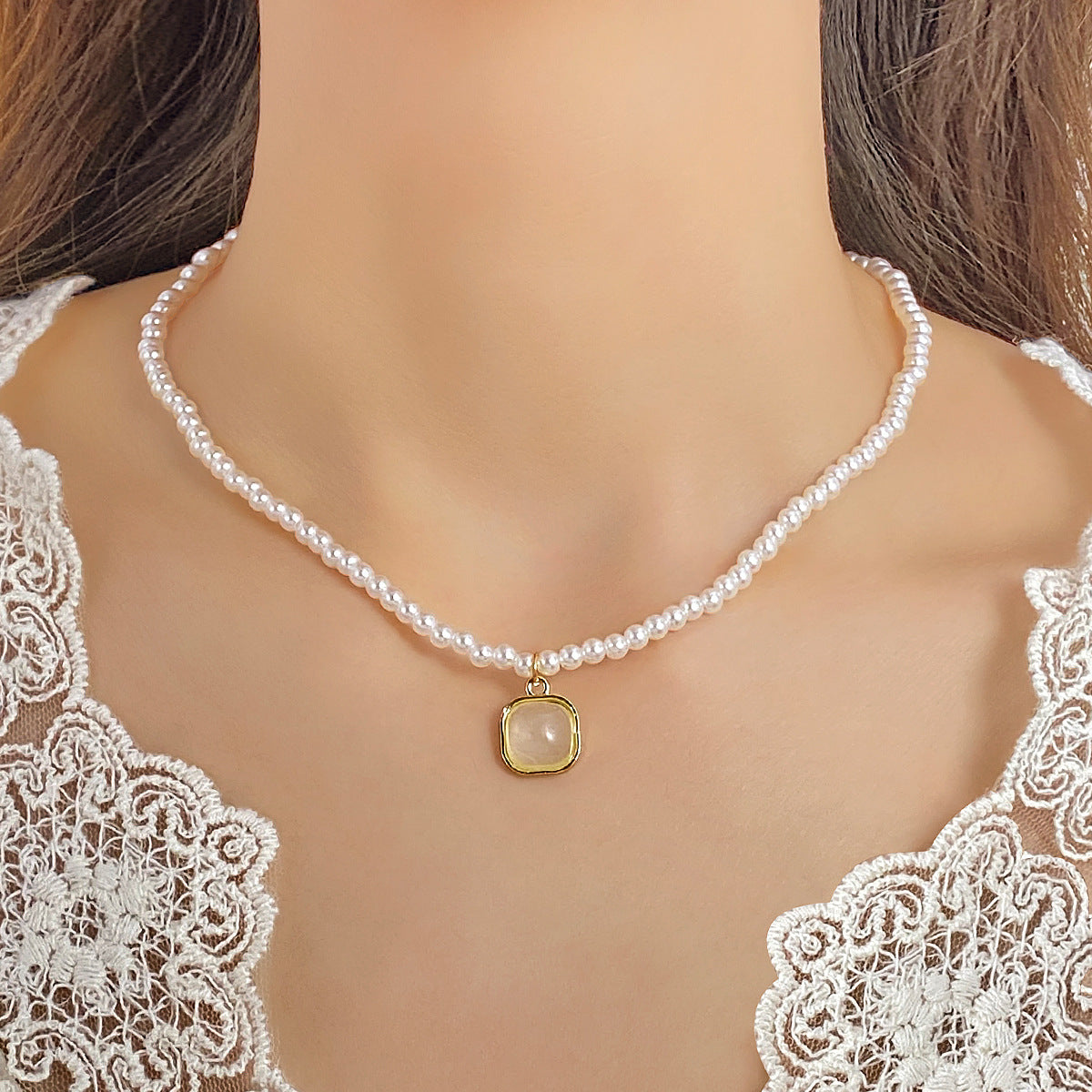 Heart Shape Necklace For Women With May Birthstone Emerald Rhinestones In Alloy, Featuring Beaded Chain