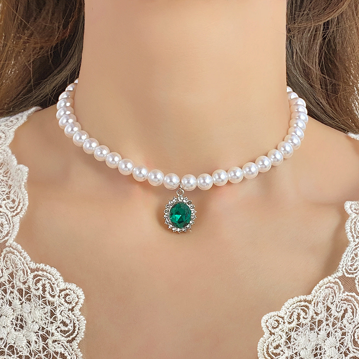 Heart Shape Necklace For Women With May Birthstone Emerald Rhinestones In Alloy, Featuring Beaded Chain