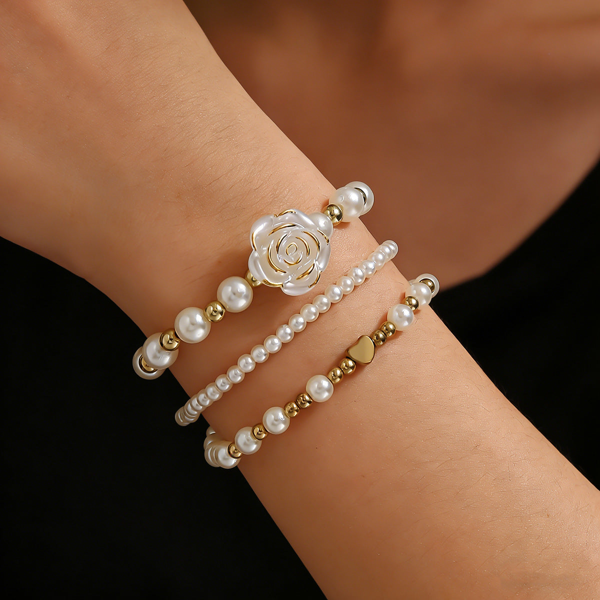 Heart Shape Bracelet For Women With Elastic String Chain, Electroplated Finish, Featuring Imitation Pearl Material