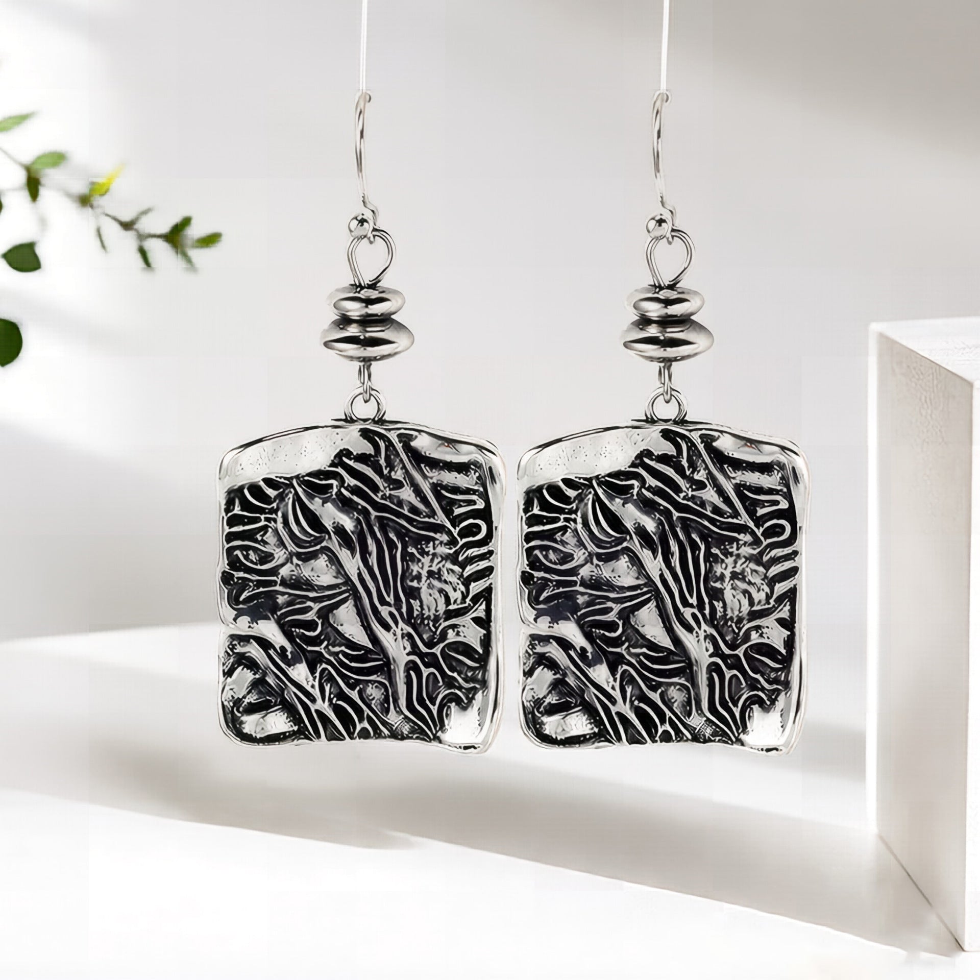 Geometric Hammered Earrings For Women Featuring Antique Gold Plating Zinc Alloy Material